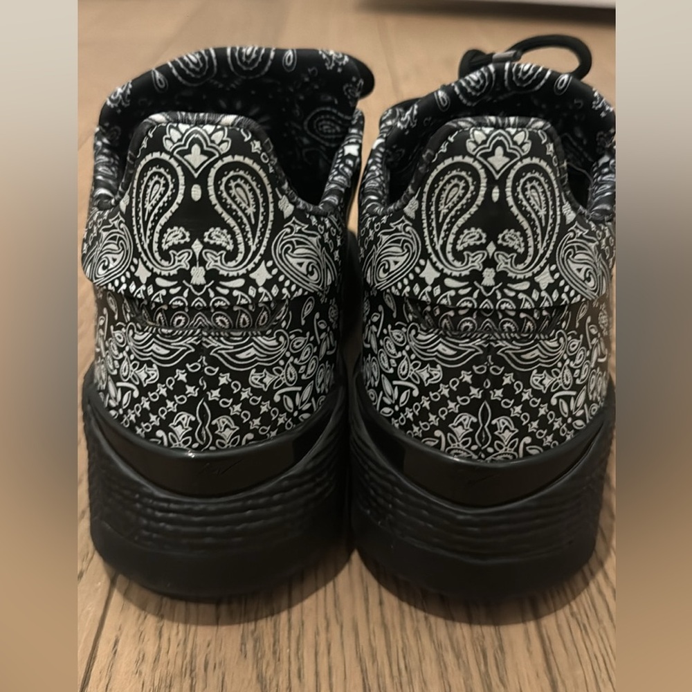Talon Paisley Print Worn inside once can not fit me, brand new